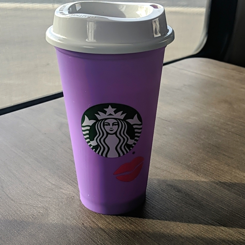Starbuck valentine cup